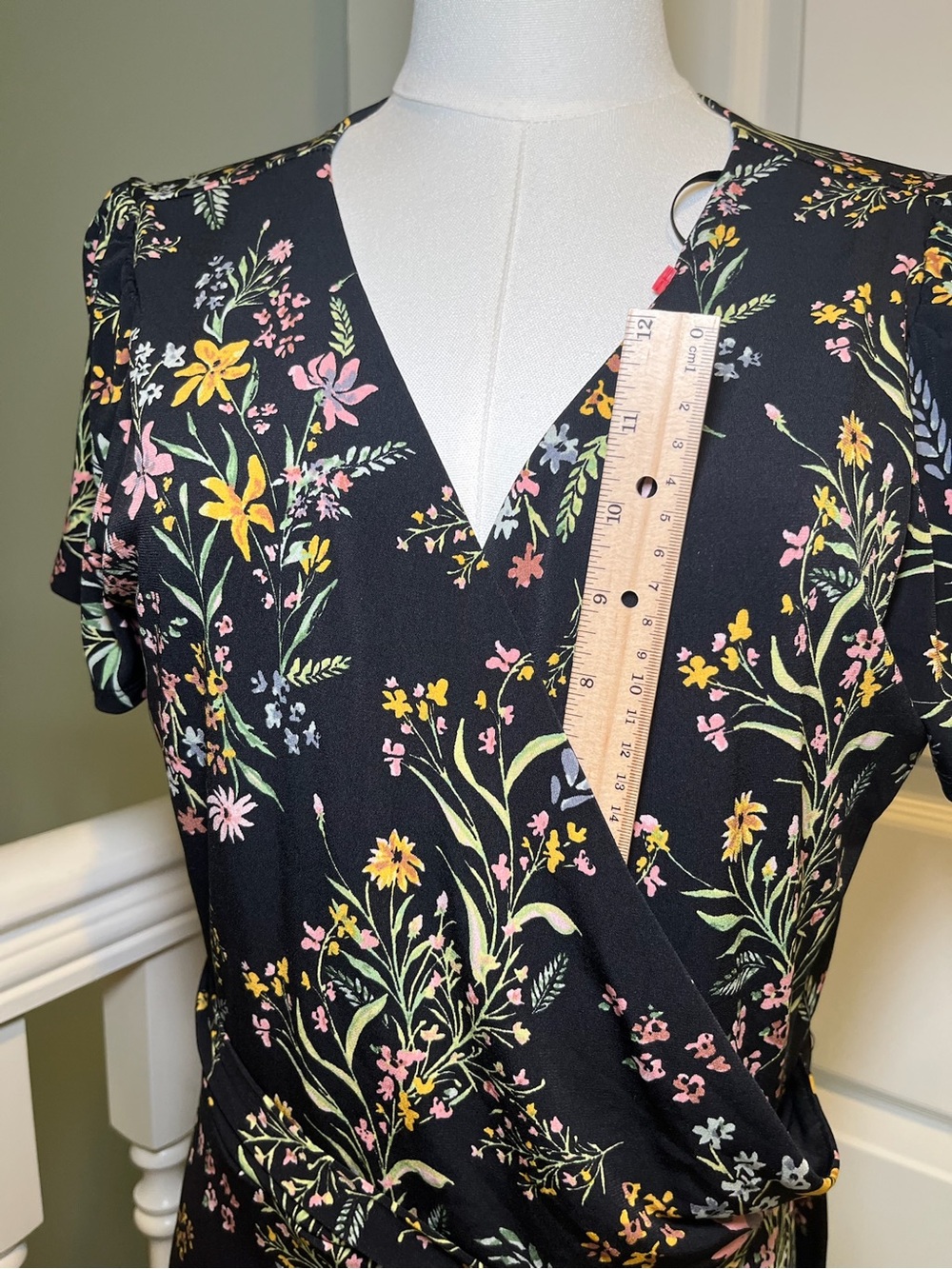 Rachel Zoe Black Floral Mock Wrap Pullover Midi Dress Pink & Yellow Blooms - Picture 4 of 10